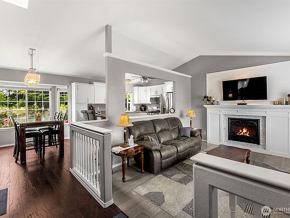 2nd image of 10307 188th Street E