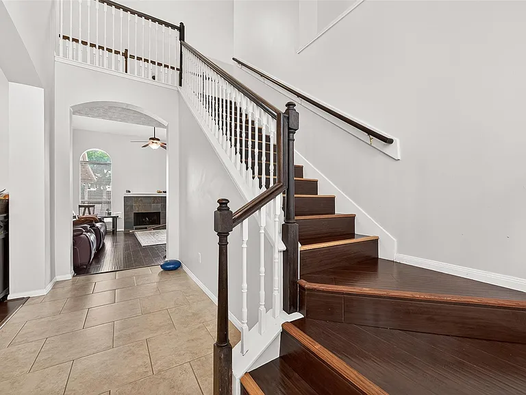 2910 Barton Meadow Ln — Photo 7