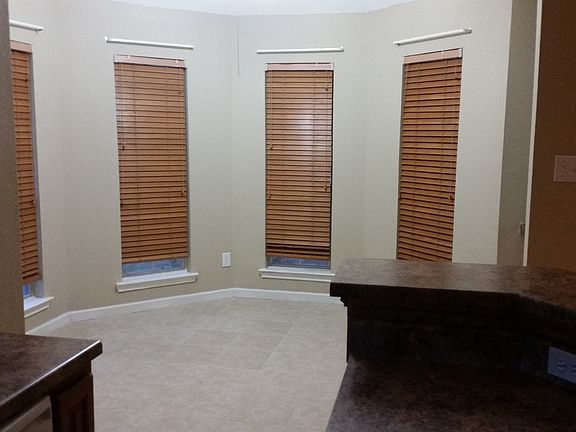 4th image of 2614 Larkspur Ln