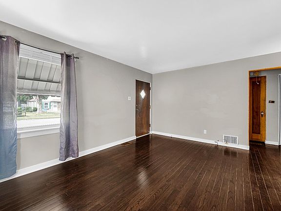 5th image of 13 Willow Pl