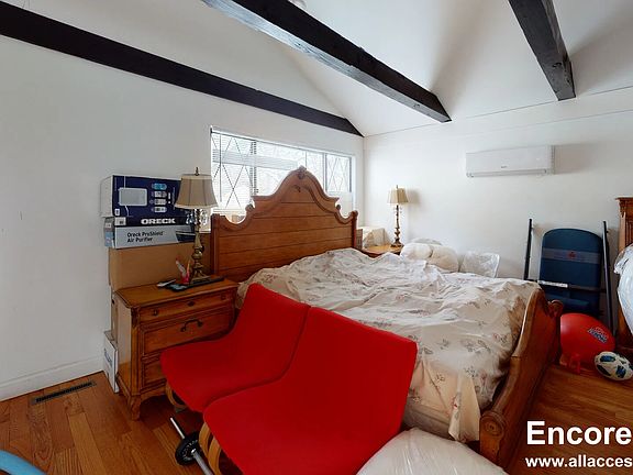 2nd image of 22-24 Broadlawn Park #1