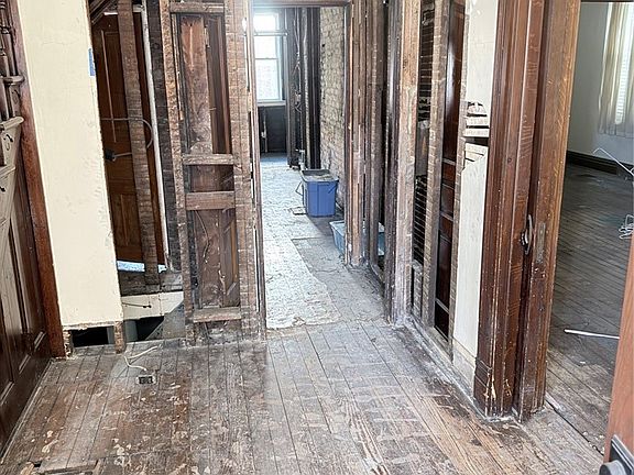 4th image of 205 Linden Ave