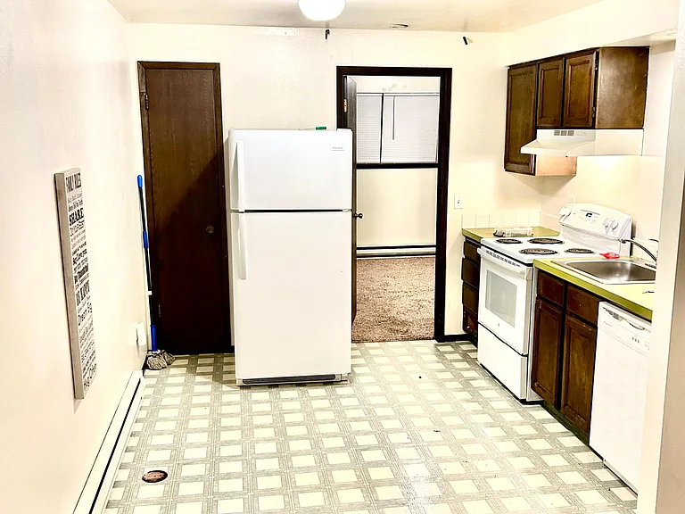 6109 N Colton St #13 — Photo 1