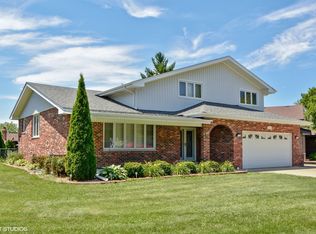 12055 W Lake View Dr, Orland Park, IL 60467
