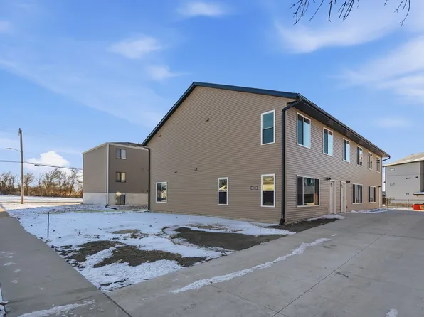 225 Clymer Rd, Hiawatha, IA 52233