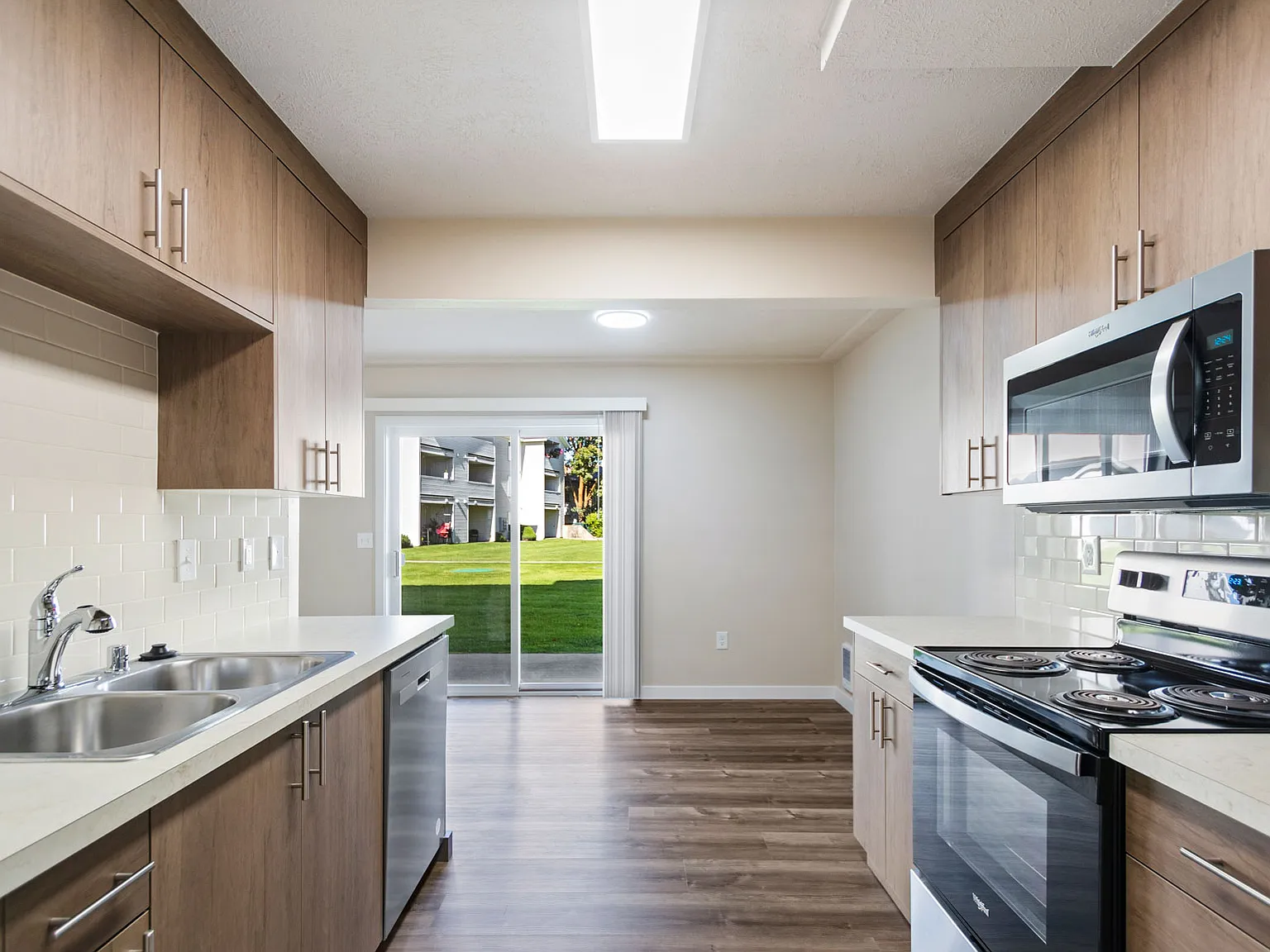 2 bed, 1090 sqft, $1,475 — Photo 2