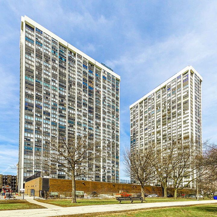 1st image of 5445 N Sheridan Rd APT 3805