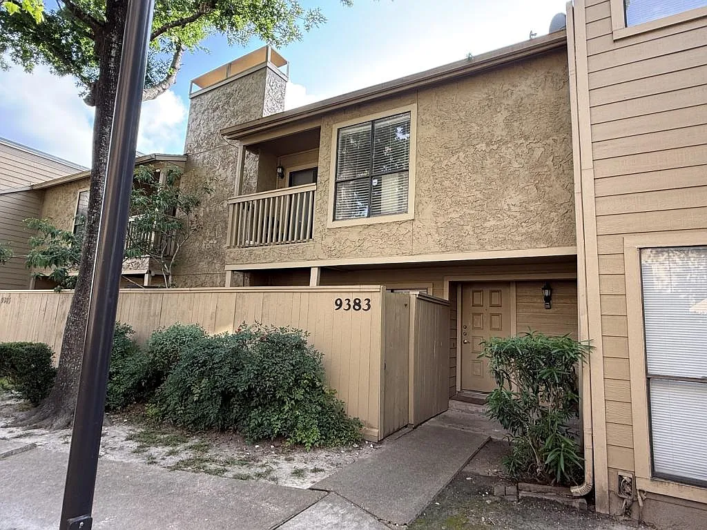9383 Pagewood Ln — Photo 1
