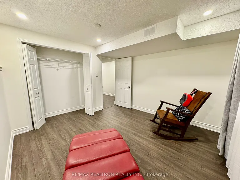 214 Bayview Ave #BASEMENT — Photo 17