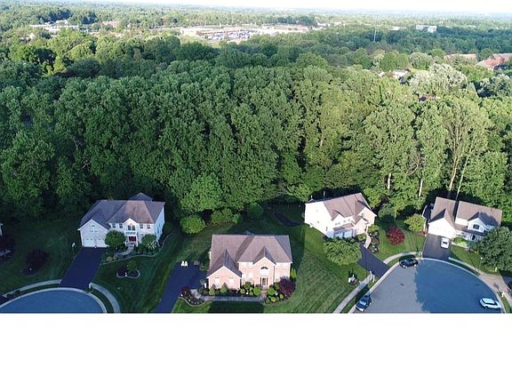 3rd image of 2 Black Willow Ct