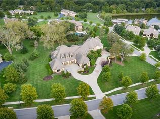 10421 Howe Ln, Leawood, KS 66206