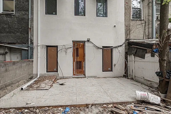 Rented by MySpaceNYC | media 24