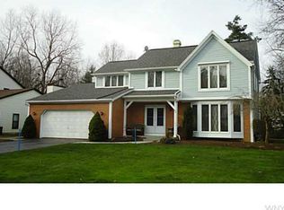 42 Silver Thorne Dr, Williamsville, NY 14221