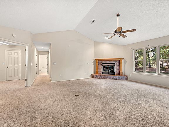 3rd image of 60 Ettington Dr