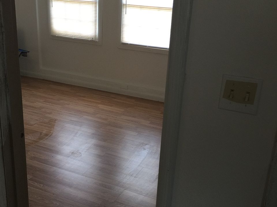 1st image of 437 Edison Dr