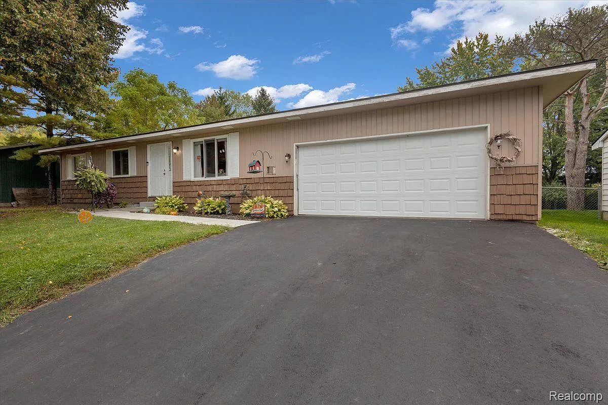 1456 Westbrooke Dr photo 1