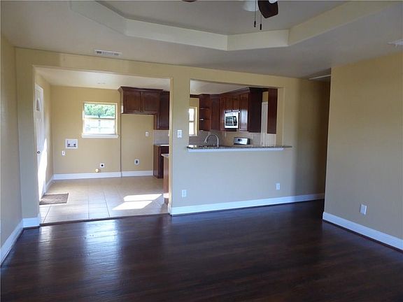 5th image of 106 Mills St