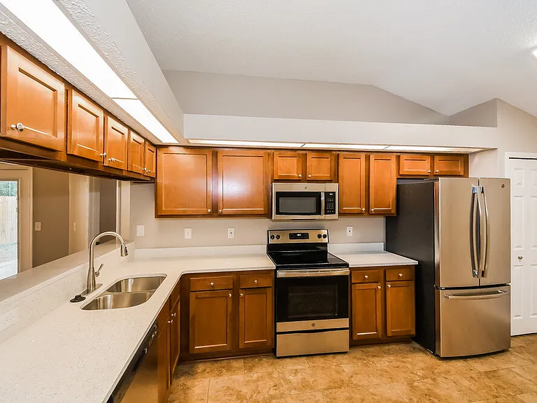 1141 Brookwood Bluff Rd E — Photo 8