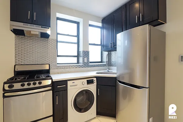 Rented by REZI | media 43