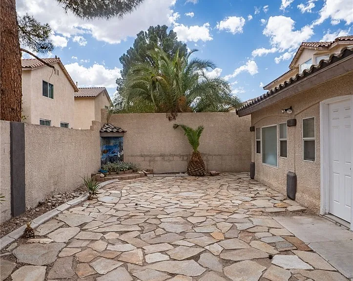 7861 Darby Ave — Photo 43