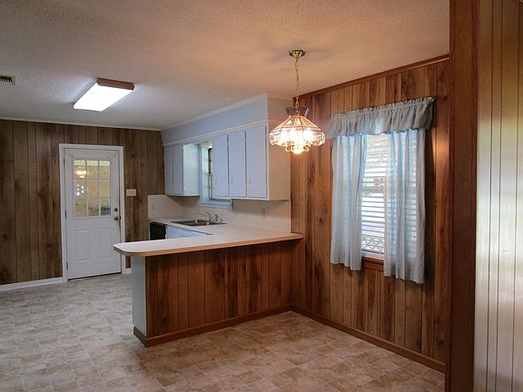 4th image of 401 Hanks St