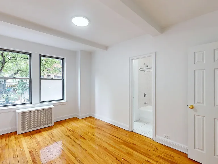 301 E 38th St #2F — Photo 7