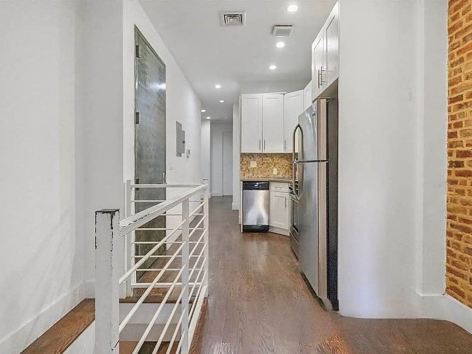 1st image of 556 Kosciuszko St #1L