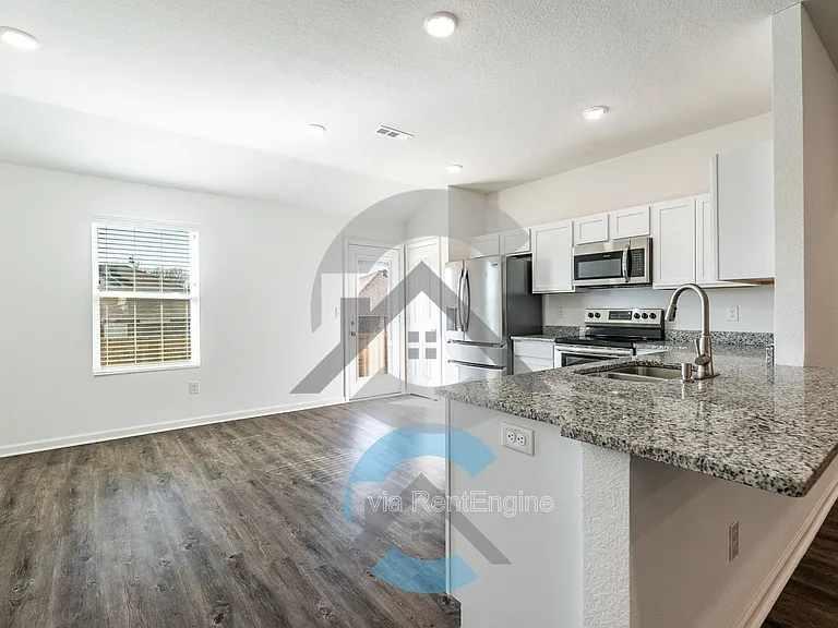 1155 Gallery Dr — Photo 4