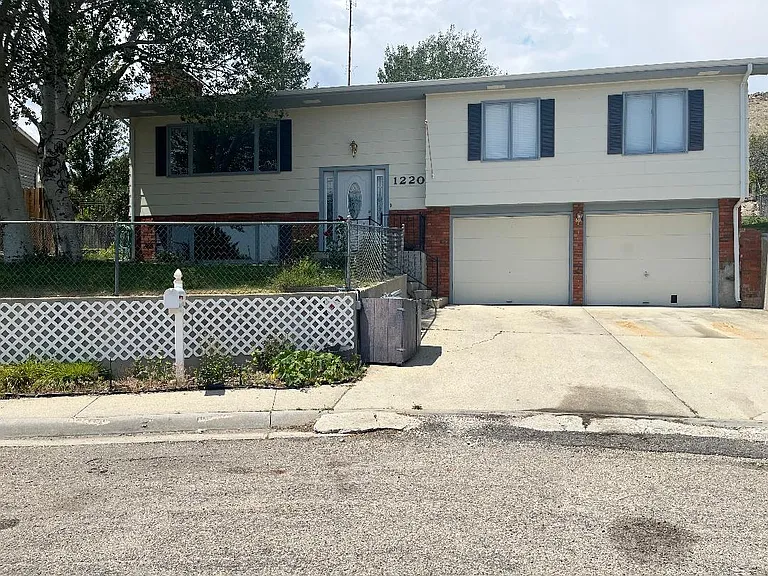 1220 Norma Dr — Photo 1