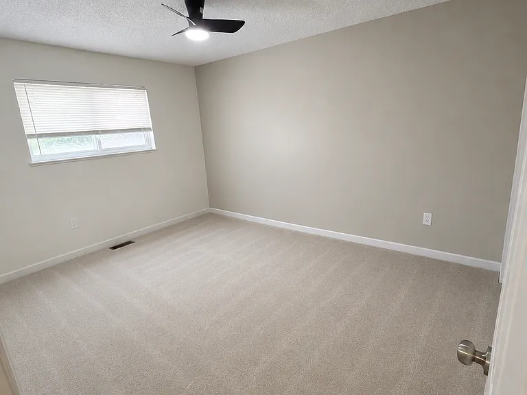 4621 Gatewood Dr — Photo 3