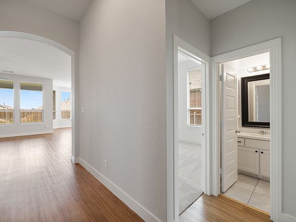 2nd image of 4030 Lagoon Pl
