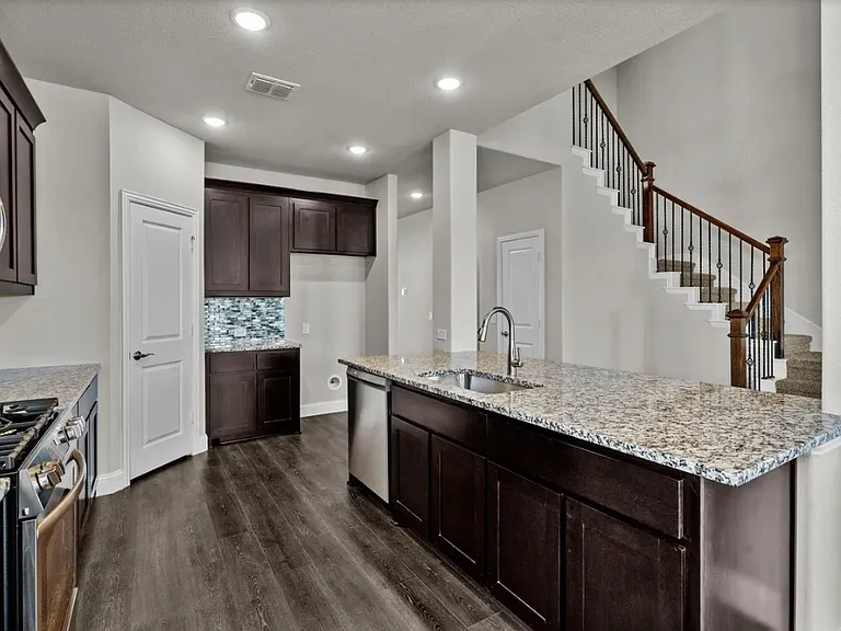 16921 Sandgrass Dr — Photo 14