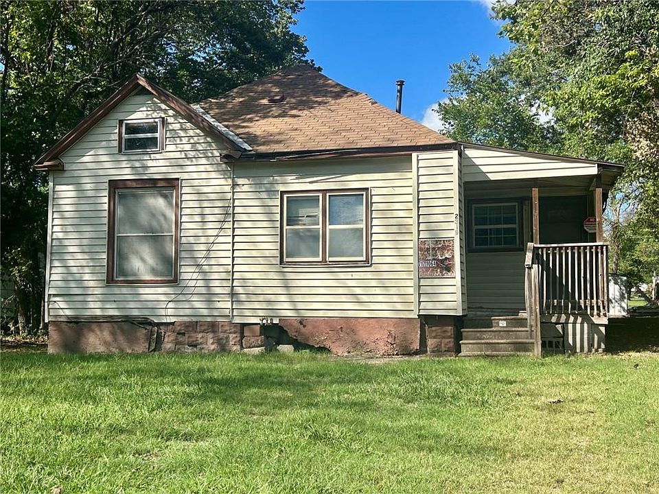 1st image of 2319 Appleton Ave