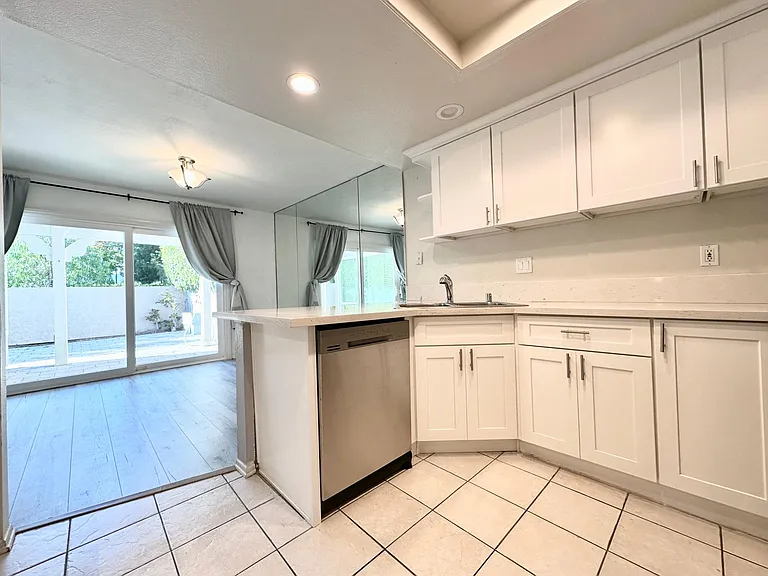 166 Stanford Ct — Photo 12