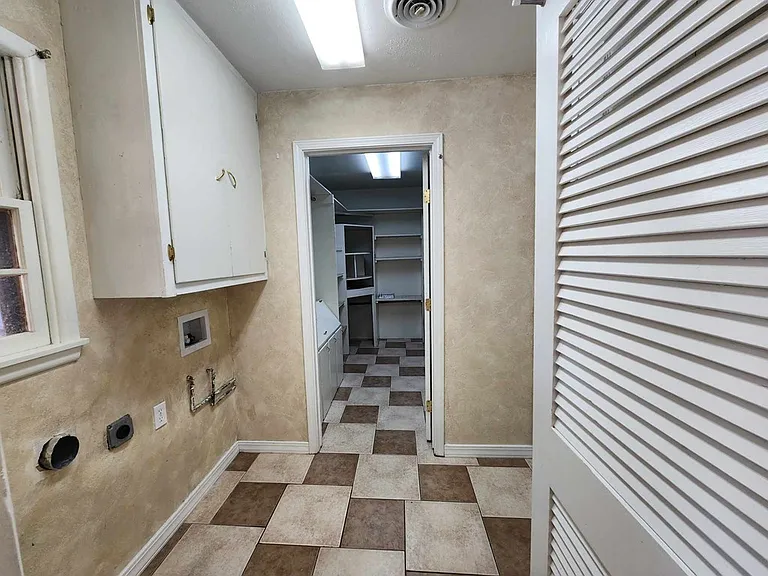 2905 Byron Ave — Photo 15