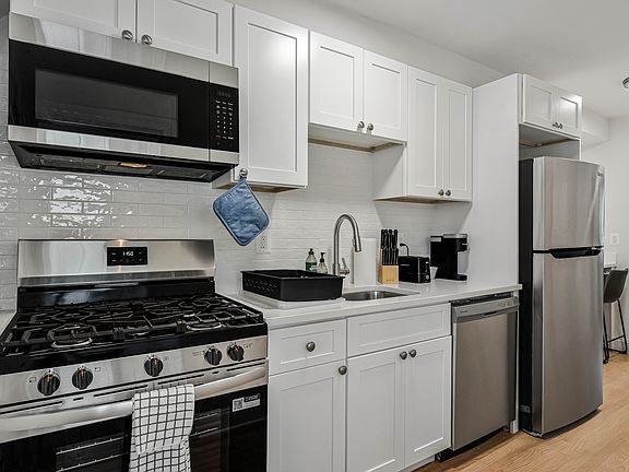 2nd image of 8 Sunset Dr APT 1
