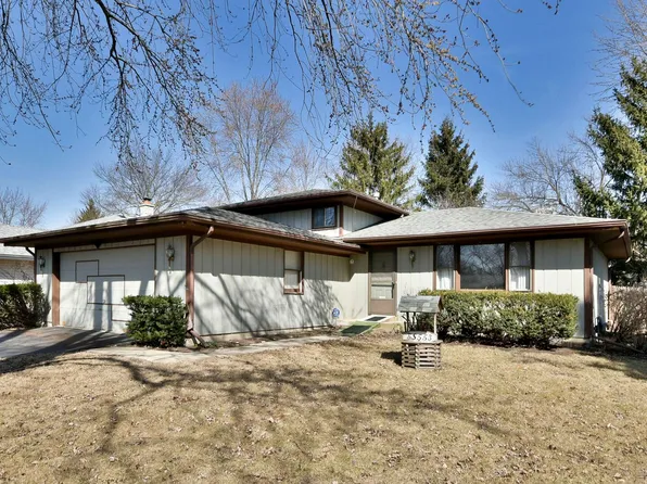 5S553 Tartan Ln, Naperville, IL 60563