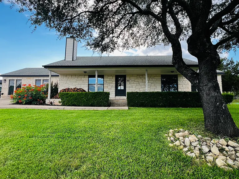 700 Newport Dr — Photo 11