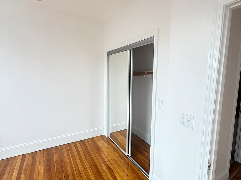 40 Symphony Rd #4 — Photo 13