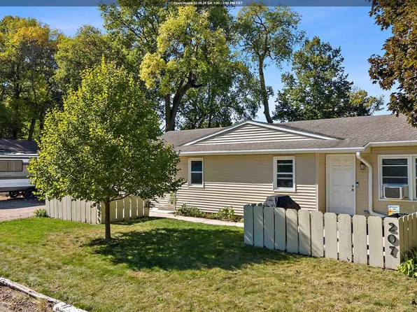 207 8th Ave S, Clear Lake, IA 50428
