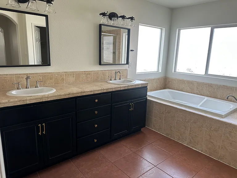 10621 Aqueduct Ave — Photo 11