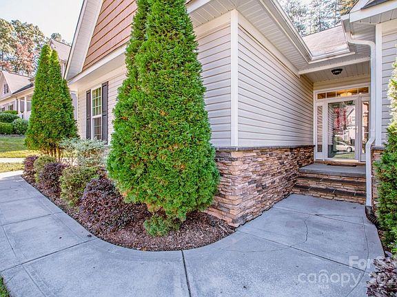 3rd image of 1136 Brookdale Ln