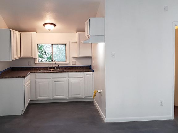 4th image of 9008 East Dr #B