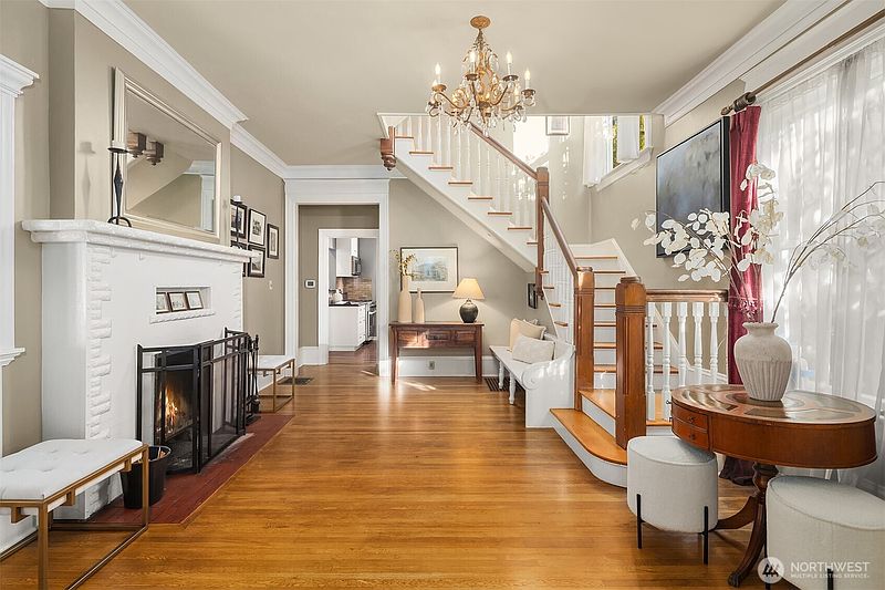 3rd image of 726 12th Avenue E