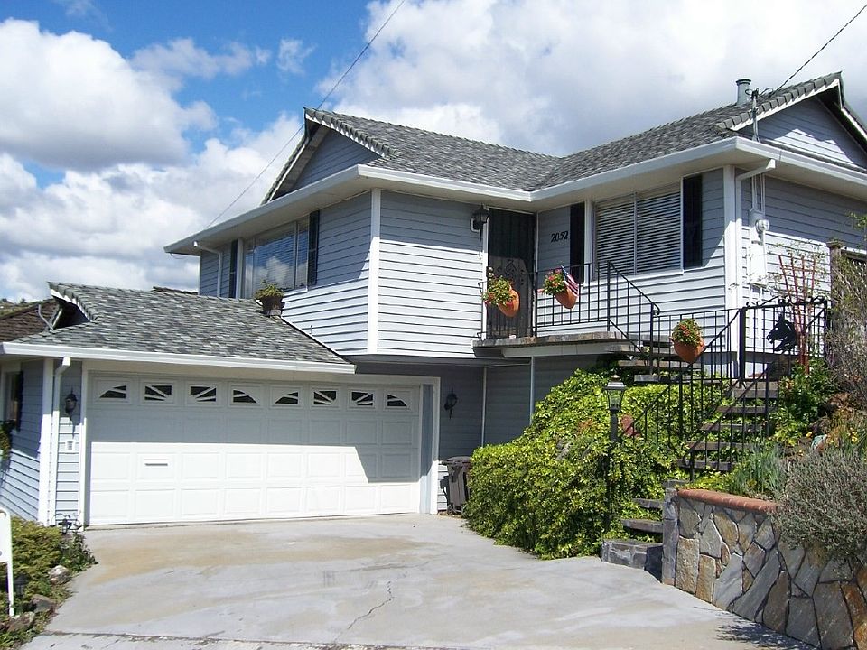 2nd image of 2052 Altamont Rd