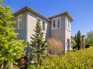 320 Wood Ave SW, Bainbridge Island, WA 98110