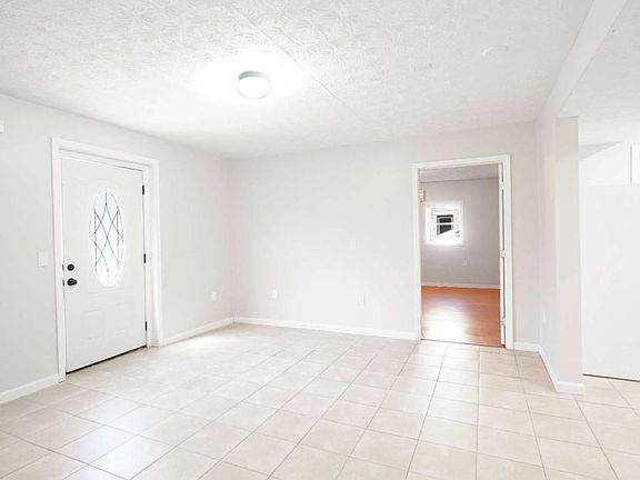 5th image of 1385 La Maison Dr