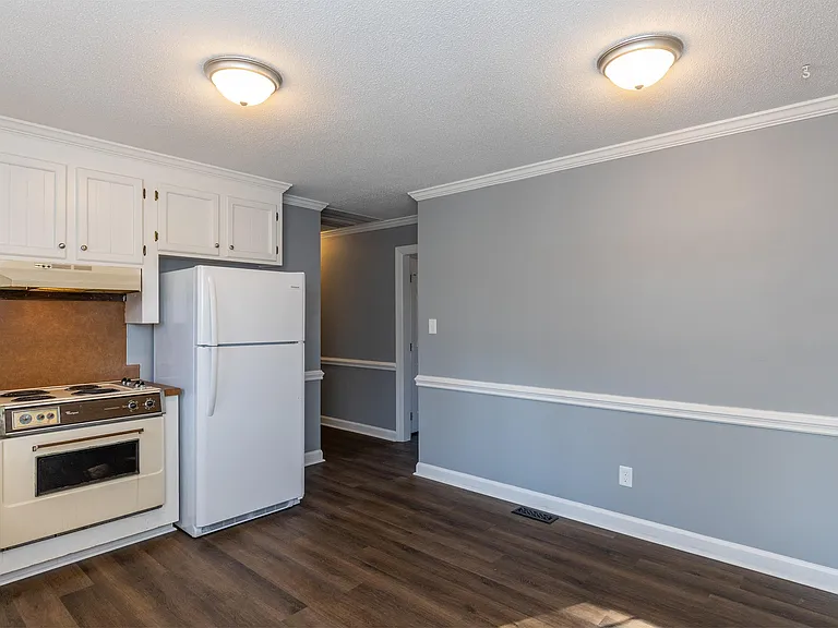 1601 Homestead Rd — Photo 9