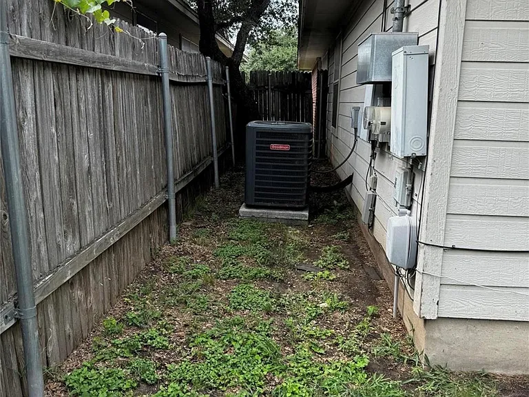 8613 Talyne Chaise Cir #B — Photo 20
