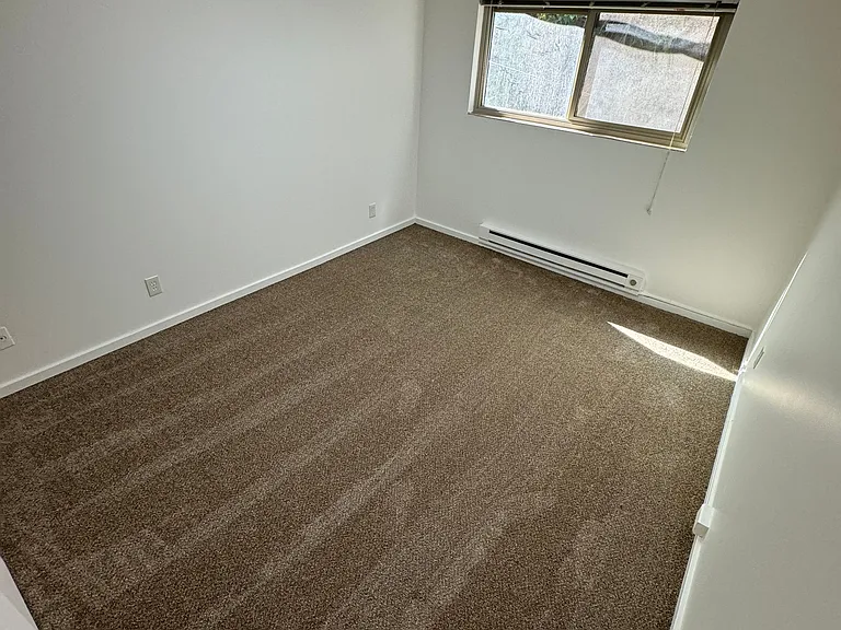 Townvue Heights Apartments — Photo 15